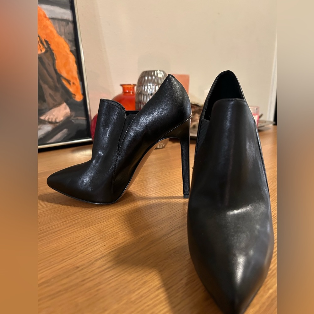 Nine West bootie- size 5